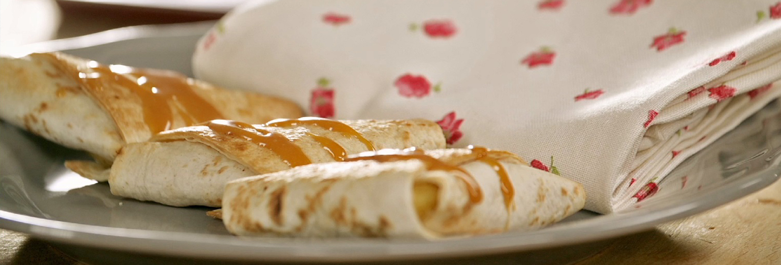 Wrap aux pommes, sauce au caramel